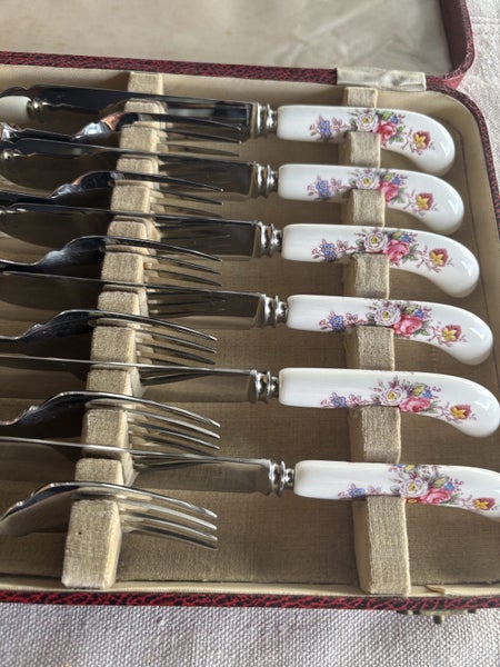 Royal Crown Derby Porcelain Knife and Fork Case Set(CL843) Carousel 2