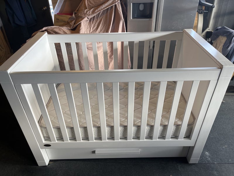 Poppy Roberts Manor Park Cot with drawer Carousel 1