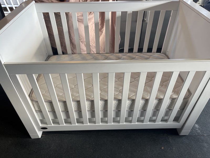 Poppy Roberts Manor Park Cot with drawer Carousel 2