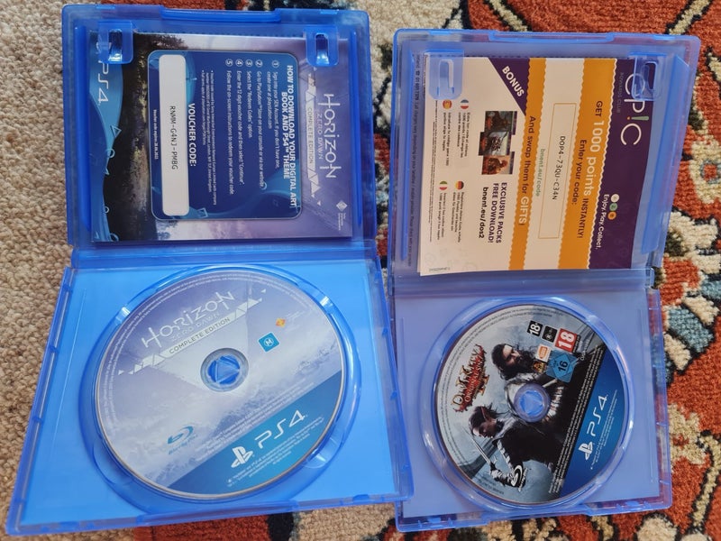 Playstation 4 plus 2 Games Carousel 6