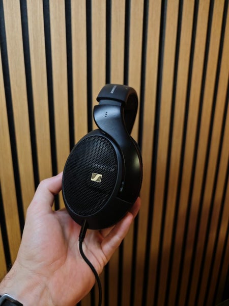 Sennheiser HD560S Carousel 1
