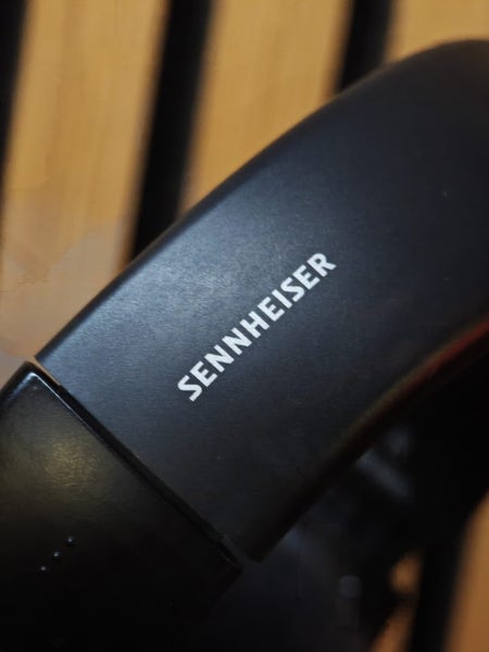 Sennheiser HD560S Carousel 11