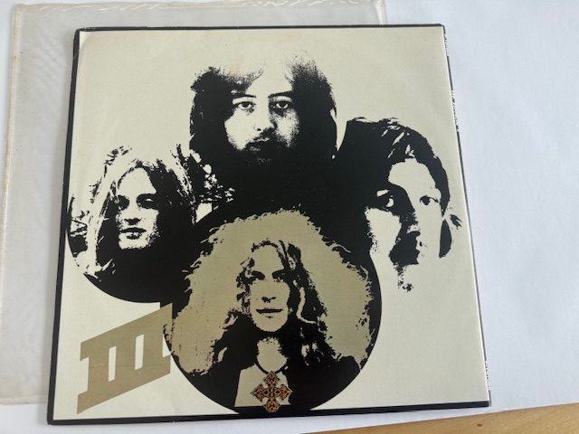 Led Zepplin III Vinyl MINT Condition 1972 Complete with Lyric Sheet & Poster63003887842434113