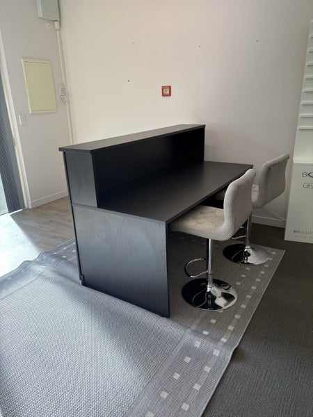 Reception Desk Carousel 1