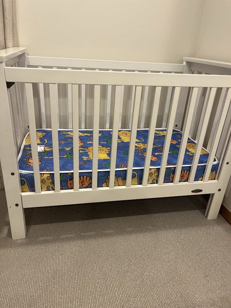 Cot Touchwood Carousel 1