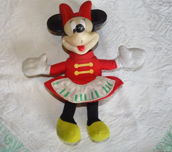 Minnie Mouse, Disney Doll Carousel 1