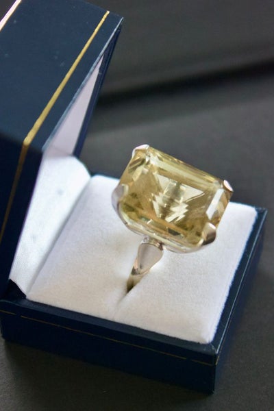 9ct White Gold Smokey Quartz Ladies Dress Ring Carousel 2