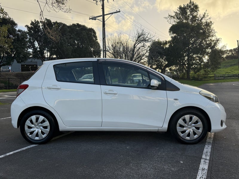 2012 Toyota Yaris Yr 1.3P Hatch62866856426241113