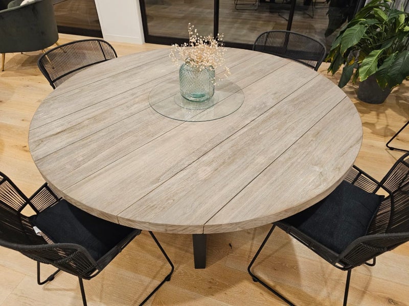 Table for outdoor or indoor use628668508770591116