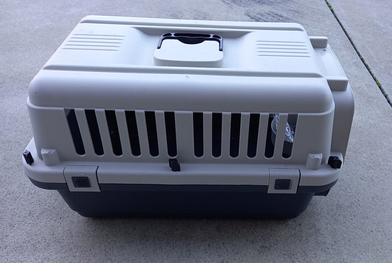 Airline pet/dog/cat carrier Small Carousel 2