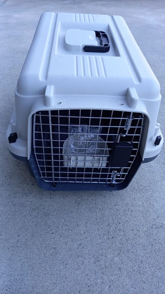 Airline pet/dog/cat carrier Small Carousel 1