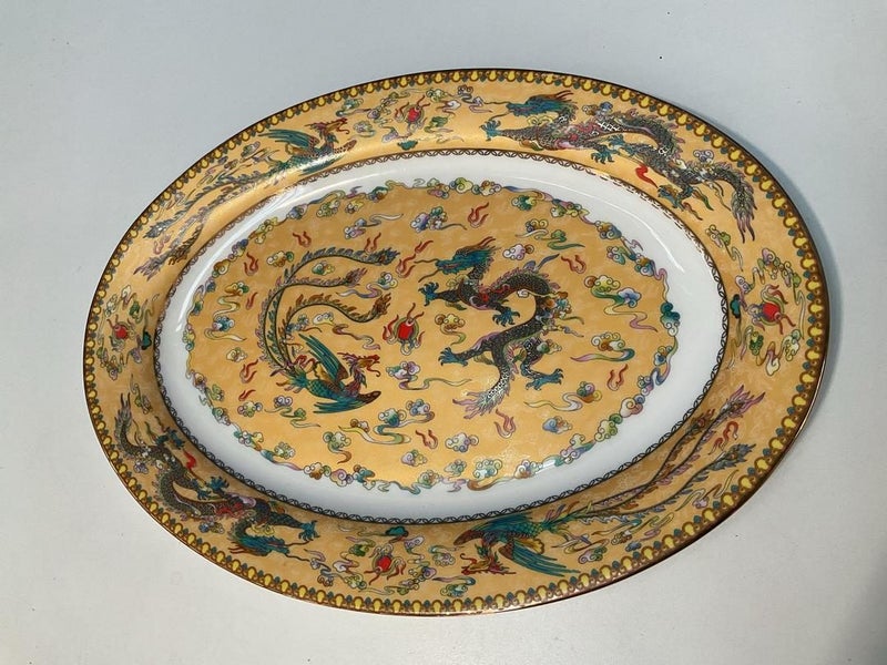 White/Gold Coloured Plates, Bowls, Ashtray Etc Carousel 2