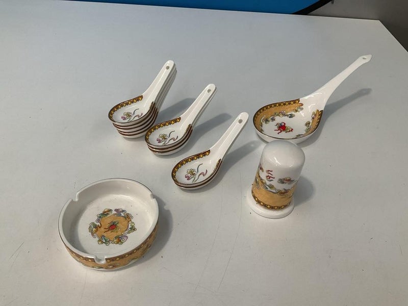 White/Gold Coloured Plates, Bowls, Ashtray Etc Carousel 20