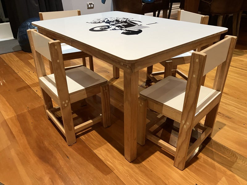 Kids table & chair set Carousel 2