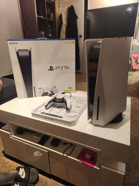 PS5 Disc Edition Carousel 1