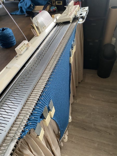 Brother Knitting machine - bulky (9mm) gauge Carousel 2