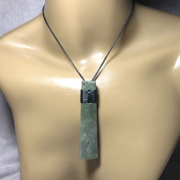 CRAZY 1 DAY AUCTION: 8.6cm Greenstone Toki Pendant, $1 Reserve Carousel 8