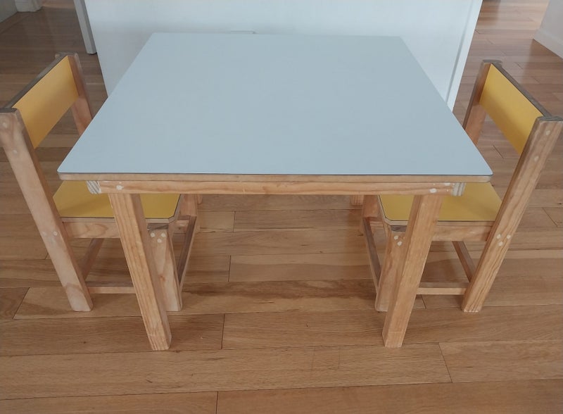 Kids wooden table and chairs Carousel 2