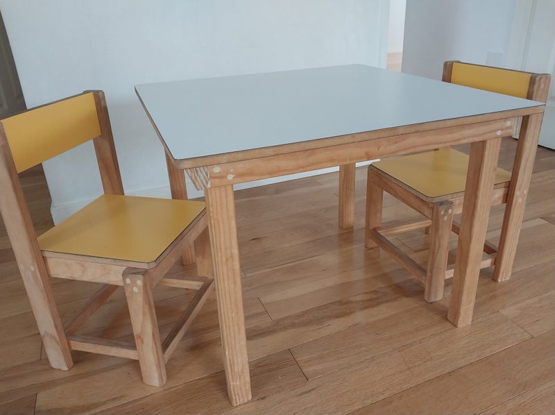 Kids wooden table and chairs Carousel 1