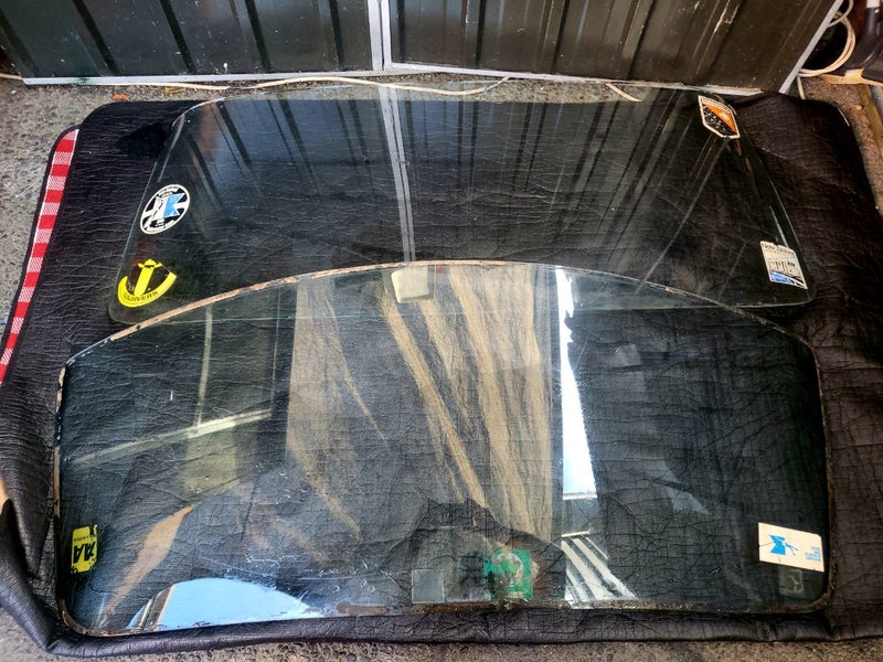 Morris Minor back and front windscreen Carousel 1