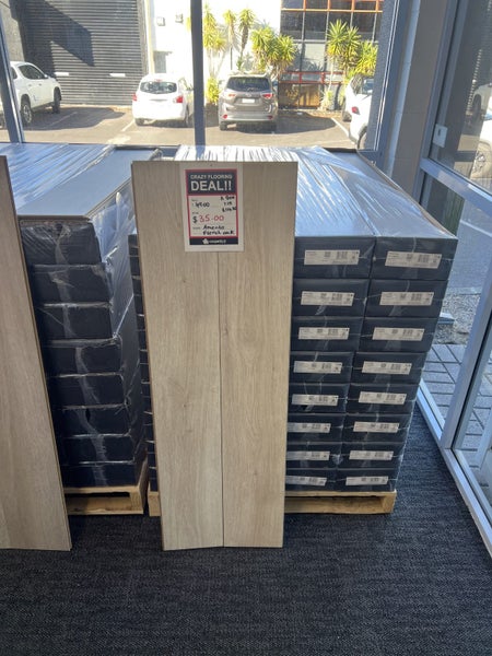 Laminate Amento French oak Grey 8mm Carousel 1