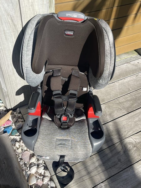 Britax Grow with you harnessed booster seat Carousel 1