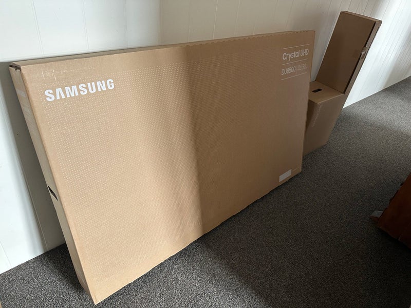 Brand New Samsung 55” DU8500 4K Smart TV + C450 Soundbar – Sealed in Box! Carousel 2