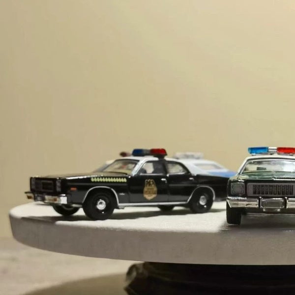 greenlight 1: 64 1977 Dodge Monaco Police Car Diecast Carousel 1