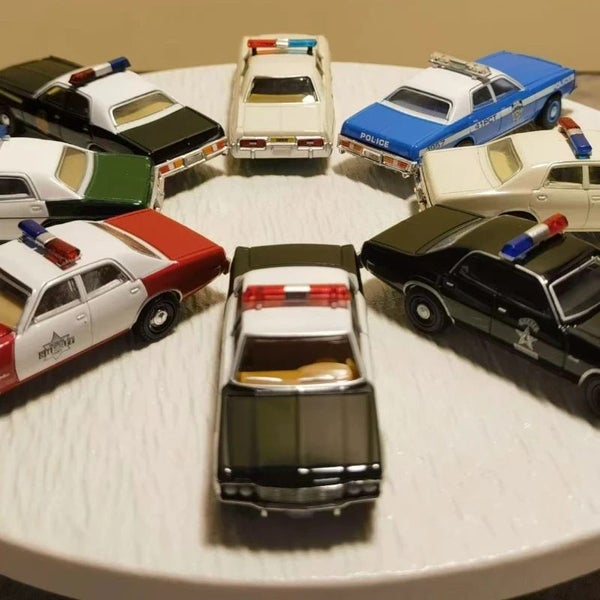 greenlight 1: 64 1977 Dodge Monaco Police Car Diecast Carousel 5