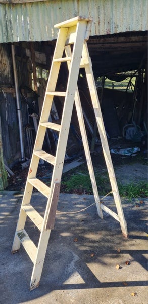 Vintage Wooden Ladder Carousel 2