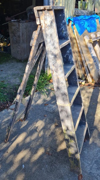 Vintage Wooden Ladder Carousel 2
