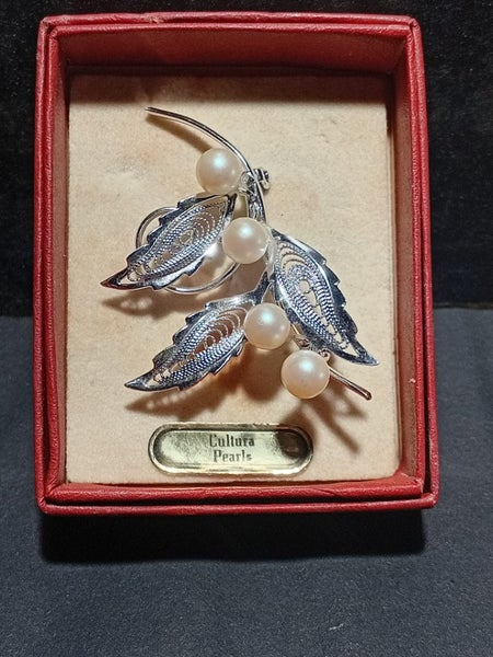 Antique pearl brooch Carousel 1