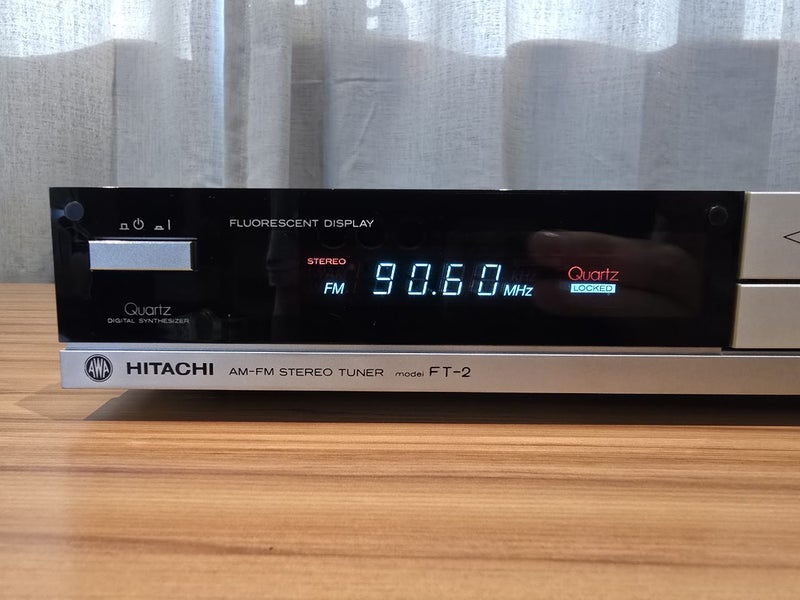Hitachi FT2 AM/FM Stereo Tuner Carousel 2