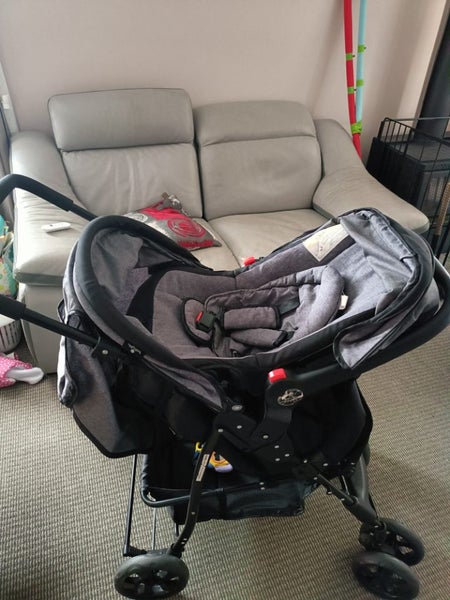 Good condition stroller and carrier Carousel 1