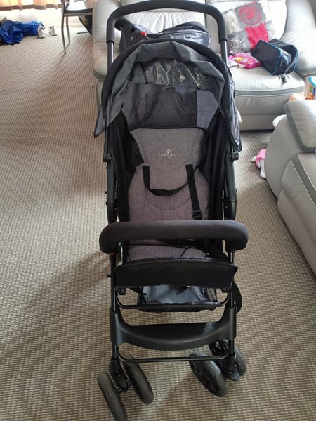 Good condition stroller and carrier Carousel 7