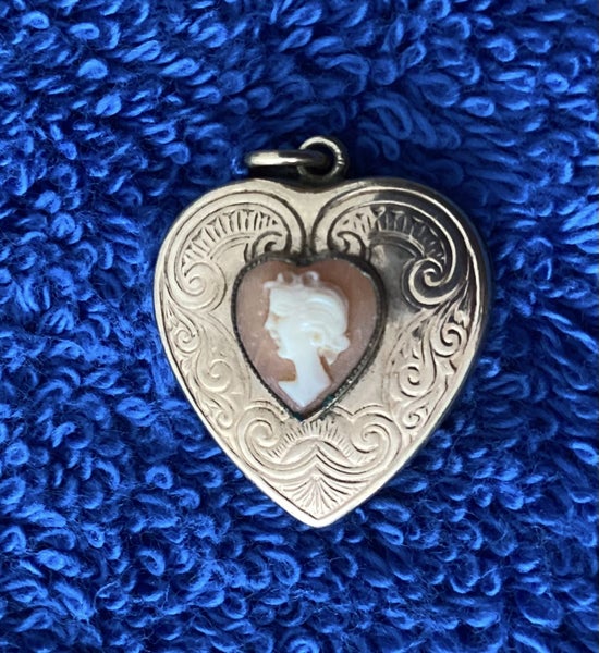HEART PENDANT WITH A CAMEO & A PHOTO (or Hair) CAVITY Carousel 6
