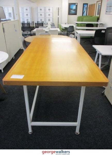 PR5833 Tawa Bar Leaner Worktable Carousel 3