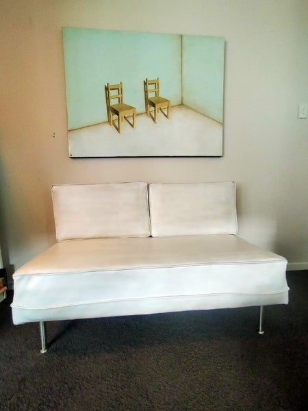 Retro white vinyl sofa/day bed Carousel 1