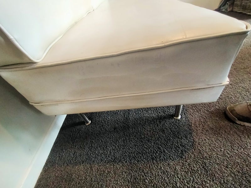 Retro white vinyl sofa/day bed Carousel 7