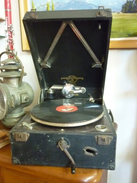 GRAMAPHONE PORTABLE HMV c1950'S. WORKING ORDER Carousel 1