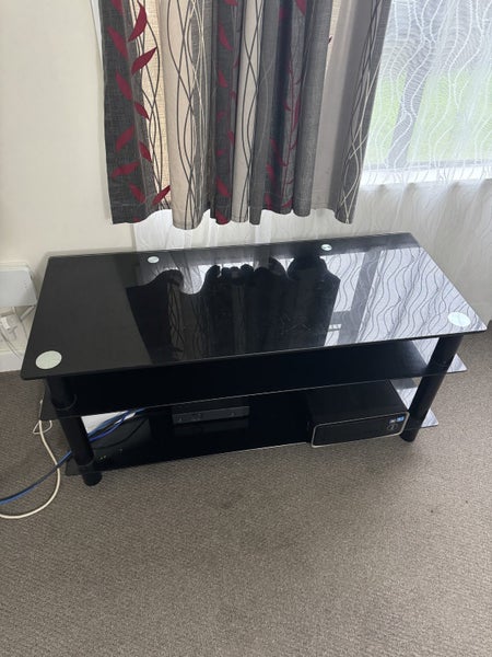Glass TV table Carousel 2