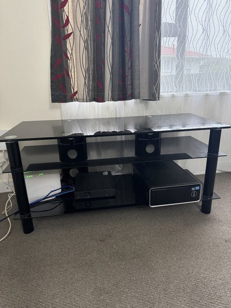 Glass TV table Carousel 1