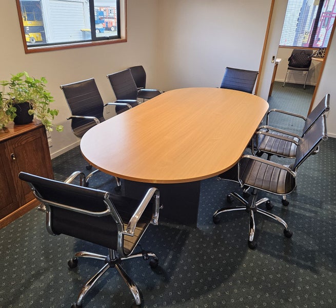 Boardroom table & 6x chairs Carousel 1