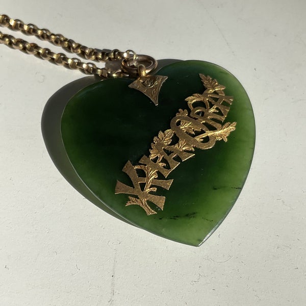 BEAUTIFUL “KIA ORA” 9ct GOLD GREENSTONE HEART NECKLACE - $1 RES Carousel 2