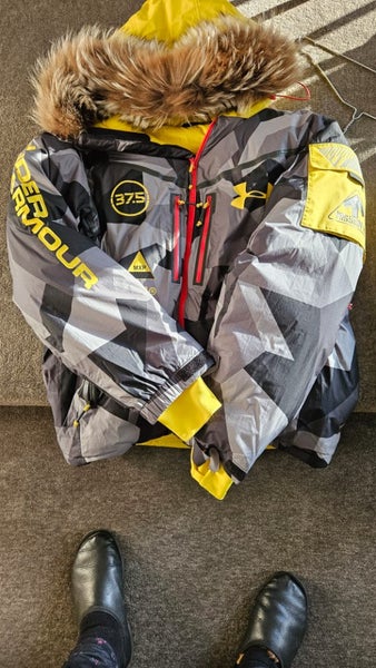 Under Armour jacket Carousel 1