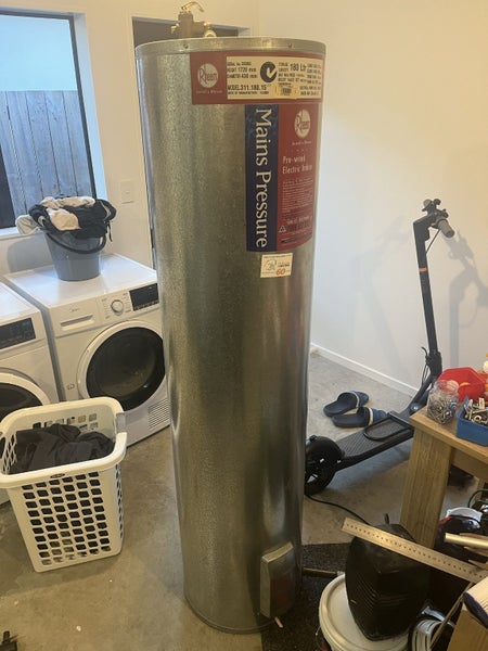 Hot water cylinder 180l Carousel 2