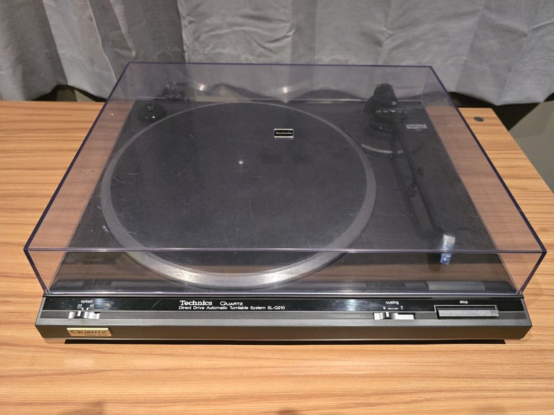 Technics SL-Q210 Direct-Drive Turntable Carousel 2