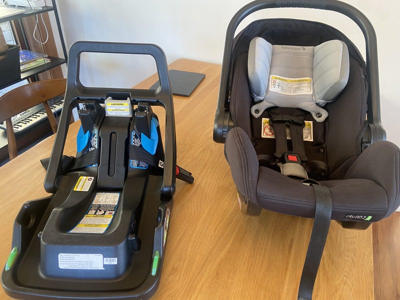 Clip-in infant capsule carseat Carousel 2