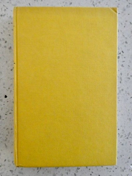 Biggles and the Lost Sovereigns - Captain W.E Johns 1964 - first edition Carousel 2