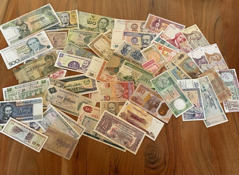 Approx 55 notes from 30 different countries some near uncirculated (#9) Carousel 1